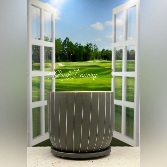 Paquito Forest Green/Beige Ceramic Planter Pot with Saucer Attached - Picture 5 of 9